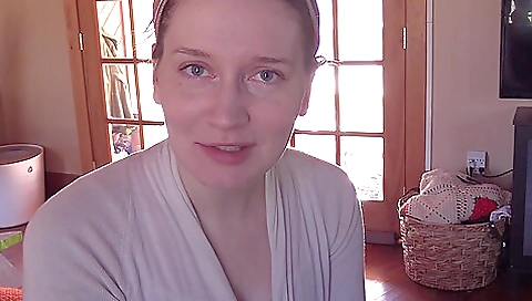 Step mommy Put On Makeup And Suck Me